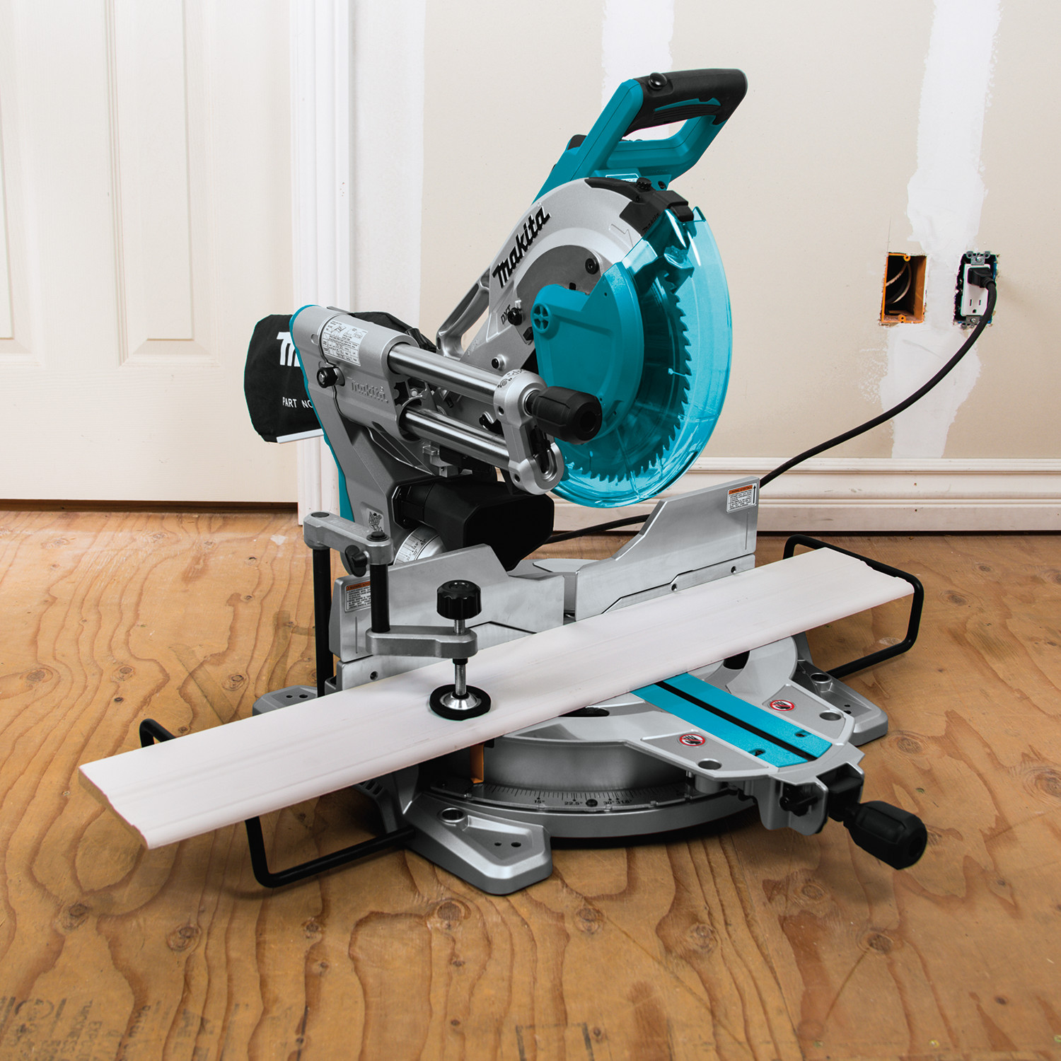 INGLETEADORA TELESCOPICA MAKITA 10 1510W LS1019L